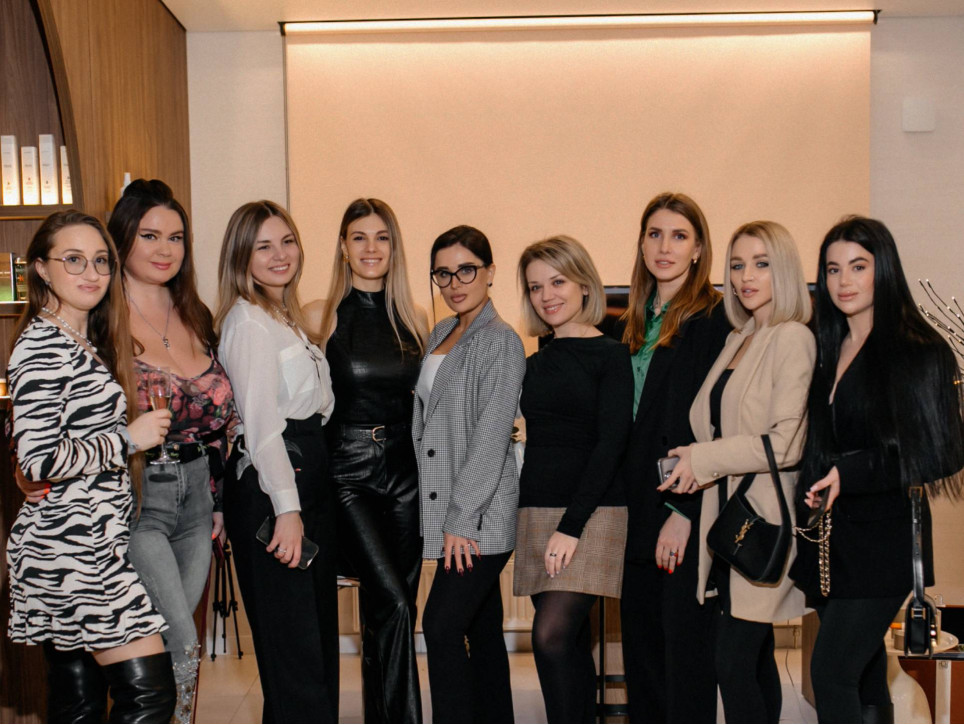 Б'ЮТІ-БРАНЧ З [comfort zone] У ПРОСТОРІ REFLECTION