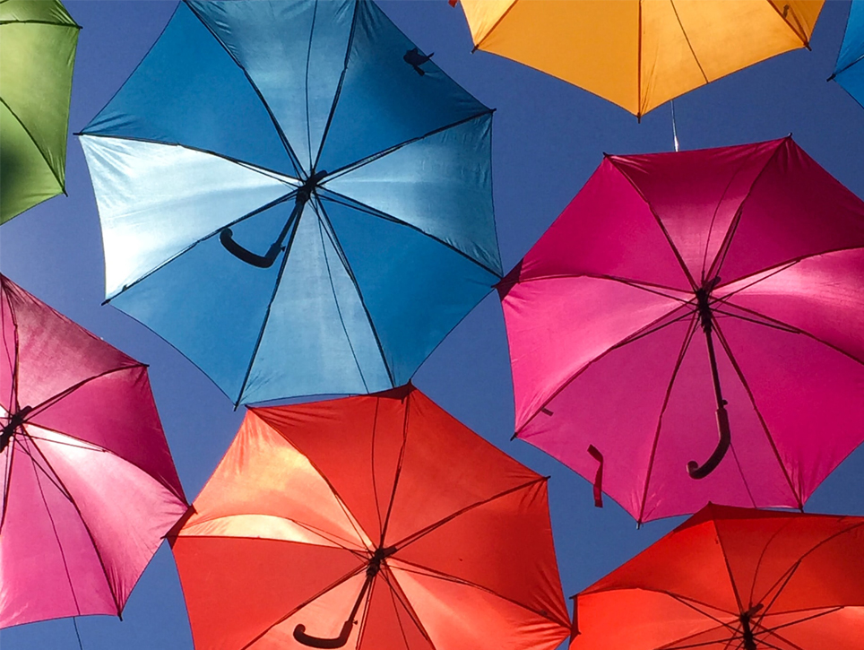 БЕЗ ТІНІ СУМНІВУ: 6 НАДІЙНИХ СОНЦЕЗАХИСНИХ НОВИНОК БЕЗ ЛИПКОГО ФІНІШУ З ANTI-AGE ЕФЕКТОМ