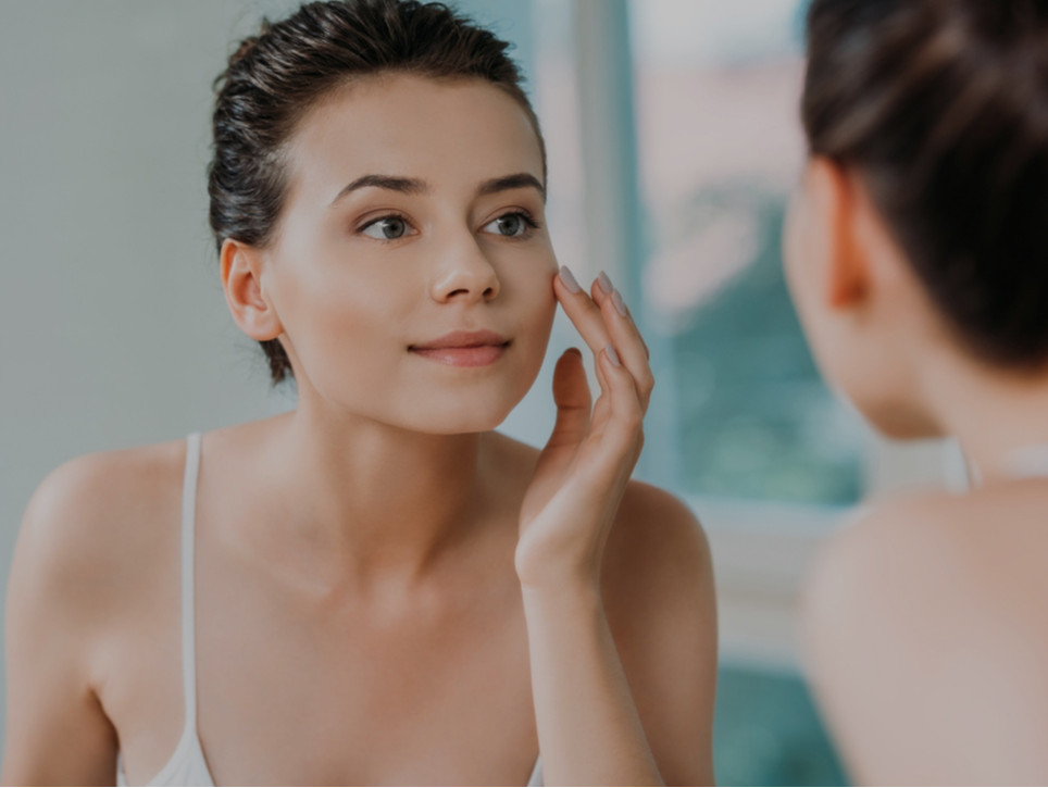 ЯК ВПОРАТИСЯ З ЖИРНИМ БЛИСКОМ НА ОБЛИЧЧІ: ПОРАДИ ЕКСПЕРТІВ