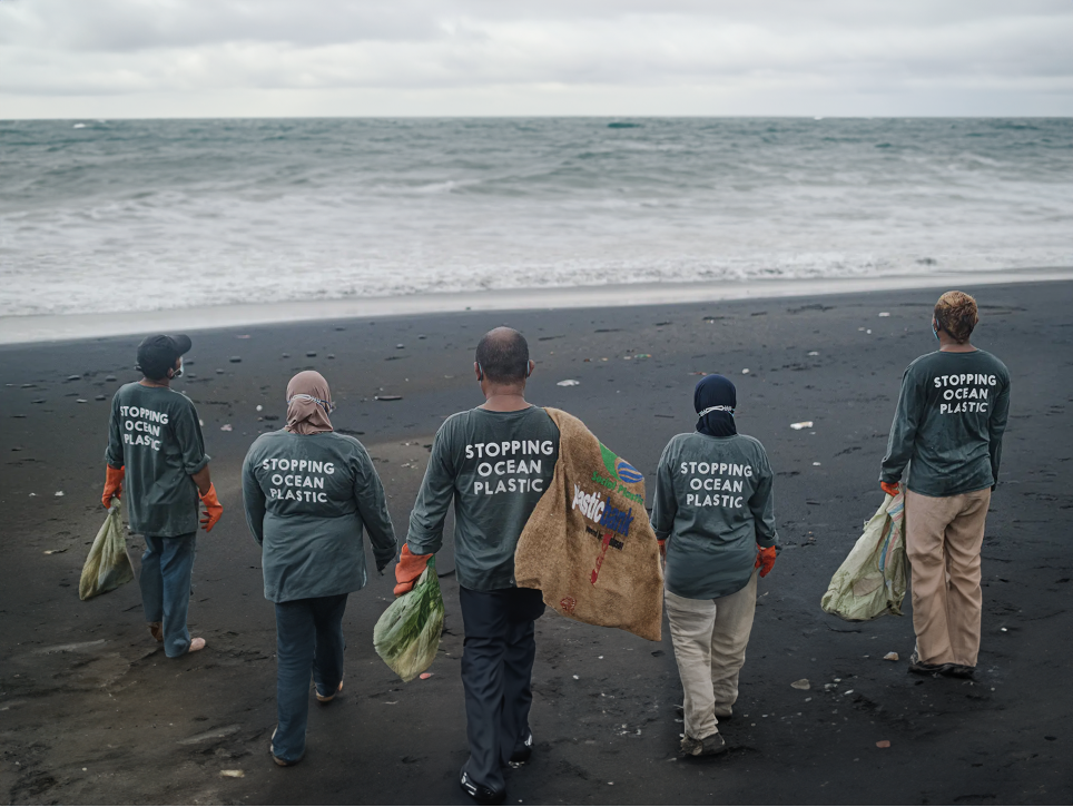 ЗМЕНШЕННЯ ТА ПЕРЕОСМИСЛЕННЯ ВПЛИВУ ПЛАСТИКУ НА ДОВКІЛЛЯ