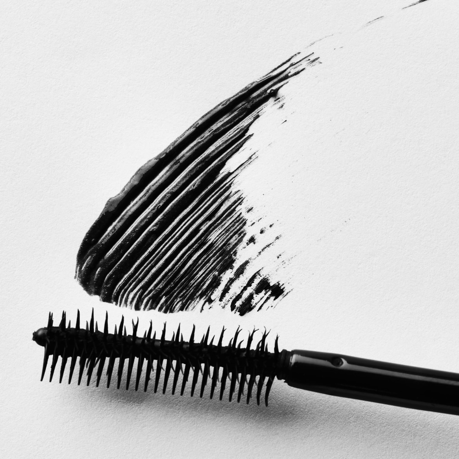 ESSENTIAL MASCARA - ПОДОВЖУВАЛЬНА ТУШ ДЛЯ ВІЙ ESSENTIAL MASCARA - ПОДОВЖУВАЛЬНА ТУШ ДЛЯ ВІЙ