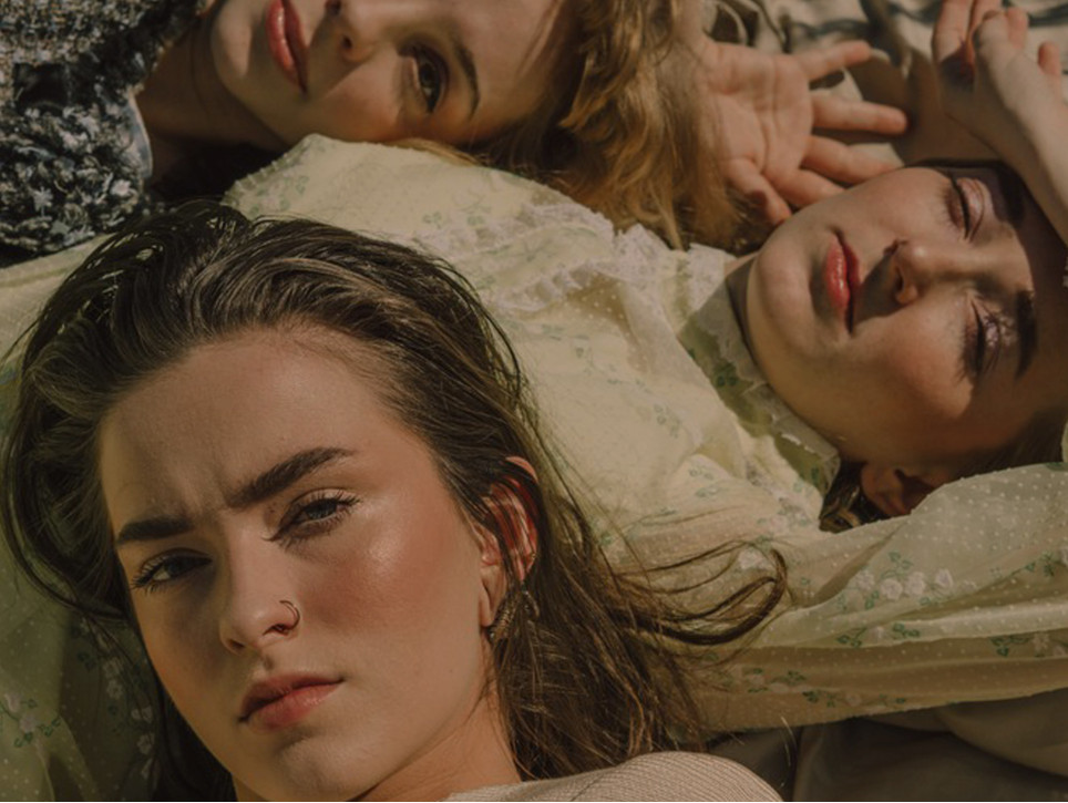 СКІНІМАЛІЗМ — ПРОВІДНИЙ ТРЕНД У БЬЮТІ-РУТИНІ 2023 РОКУ